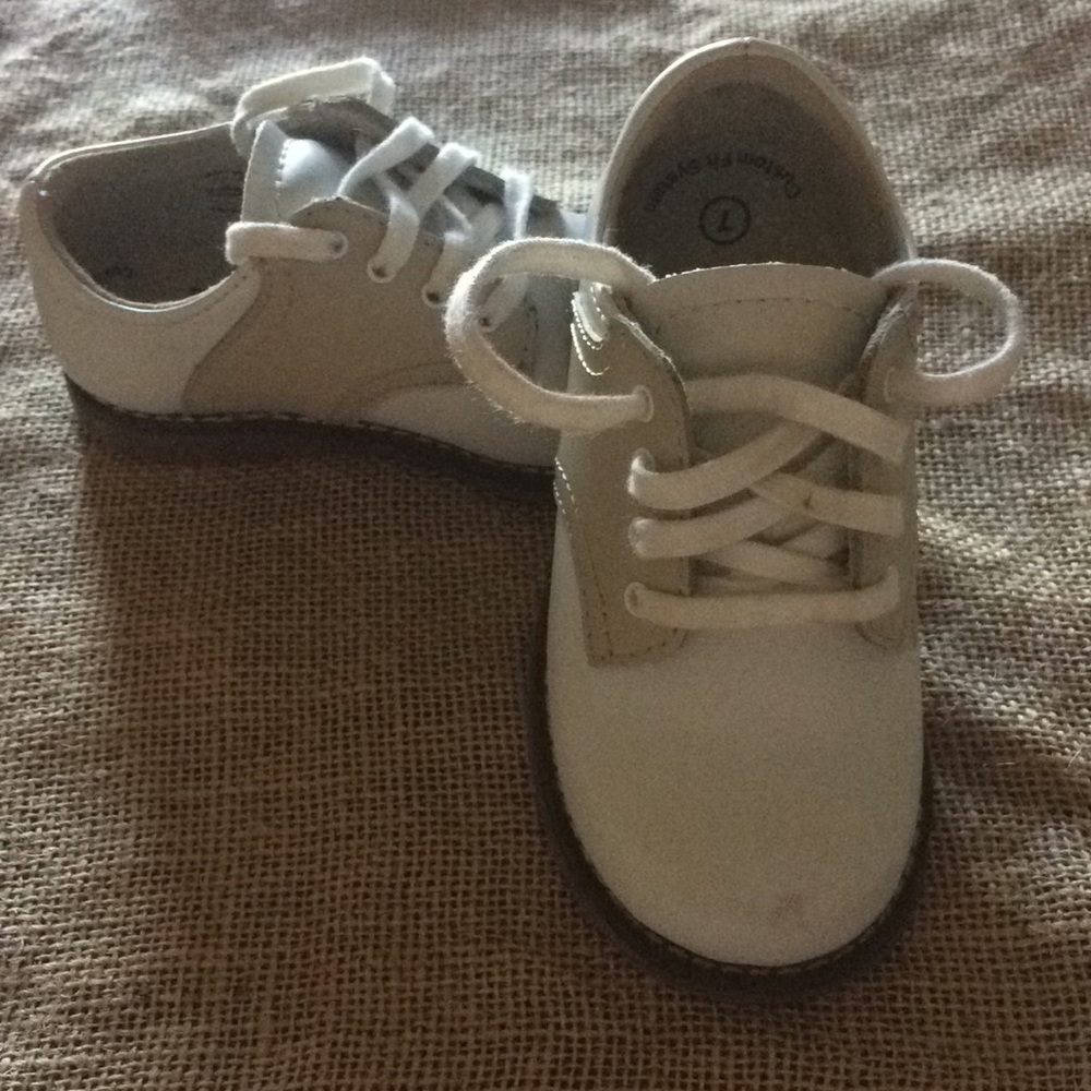 FootMates ecru and white toddler saddle oxfords
